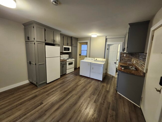 Photo - 95-95 Hazen St Unit 1