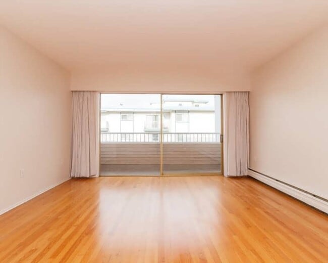 Building Photo - Wellington Manor Unit 301