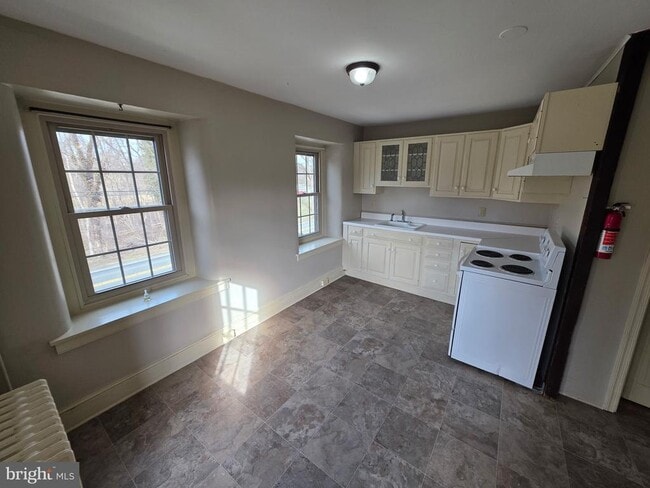 Photo - 2022 E Main St Unit 2