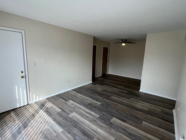 Building Photo - 120 E Van Lake Dr Rental