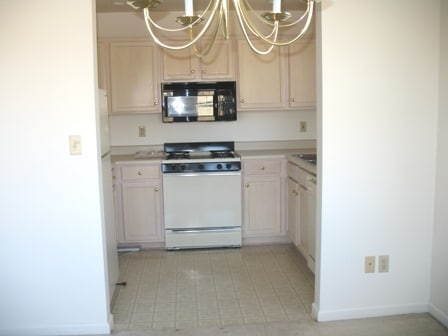 kitchen - 1104 Holliday Hills Dr Unidad 2