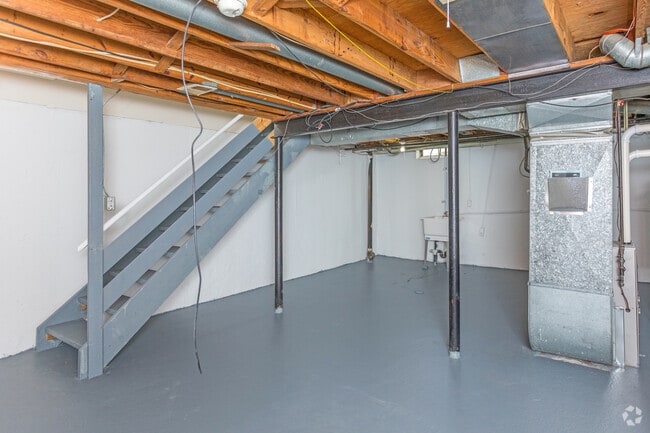 2BR, 1BA - 845 SF