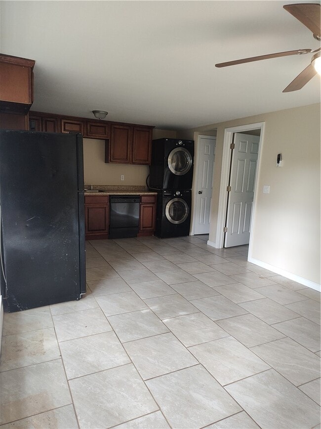 Photo - 1121 S W Ave