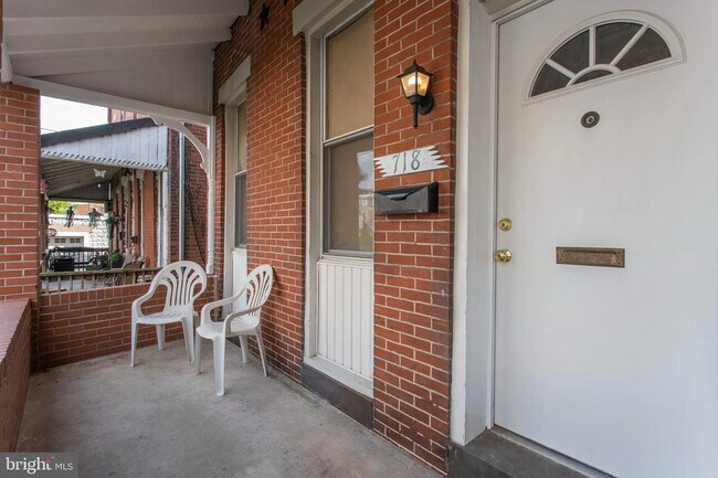 Photo - 5 Bedroms 1&1/2 Bathroom