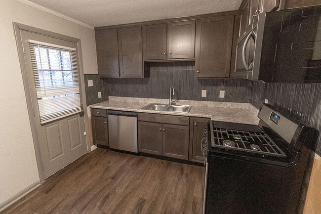 Photo - 210 Highview Ave