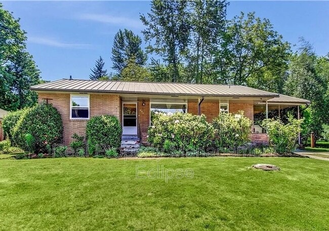 Building Photo - 295 NW Cherry Pl Unit B