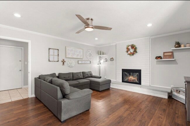 Photo - 12100 Woodland Ave NE