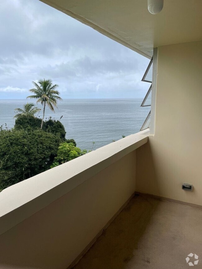 Building Photo - 2BR/2BA with lanai and spectacular ocean v... Unit 702 Rental