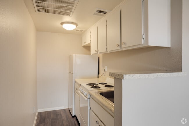 Studio, 1BA - 380SF
