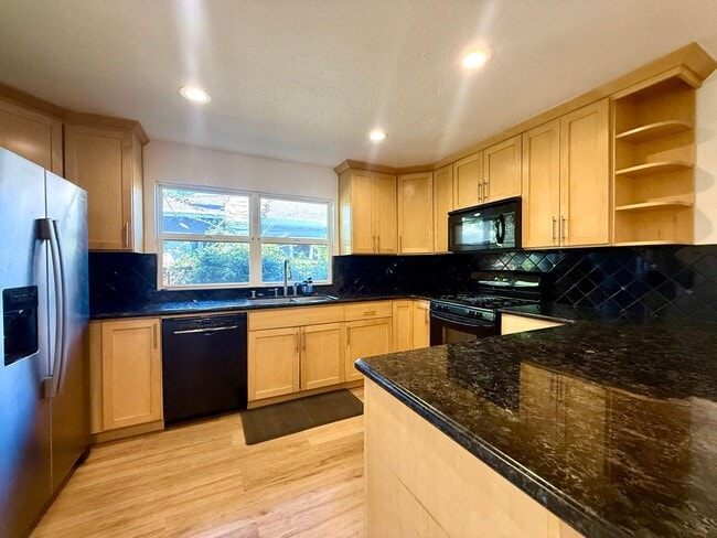Photo - 4004-4006 Bismarck Dr Unit 4004 Bismarck