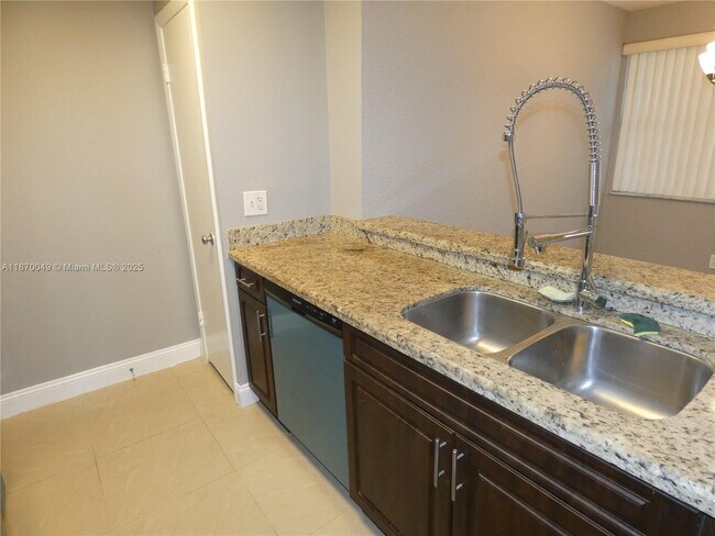 Photo - 2803 N Oakland Forest Dr Unit 114