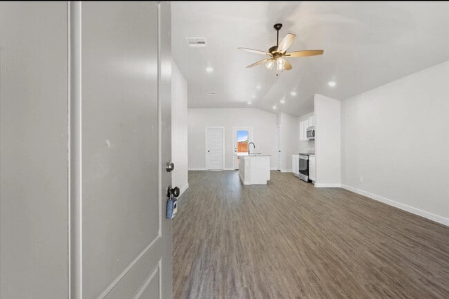 Photo - 2154 Kokomo Ave