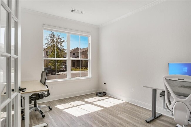 Photo - 217 Turnbuckle Bnd