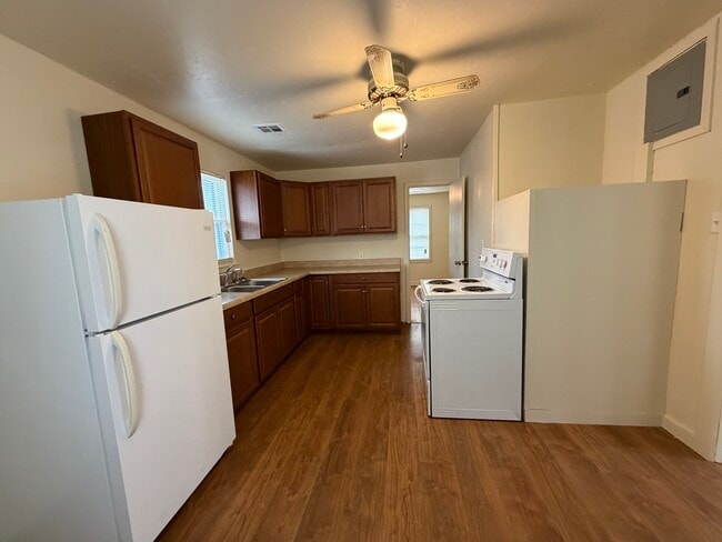 Photo - 900 S Mill St