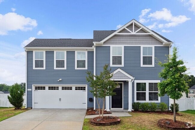 Building Photo - ?Beautifully F?resh Painted Carpetless 4-B... Rental