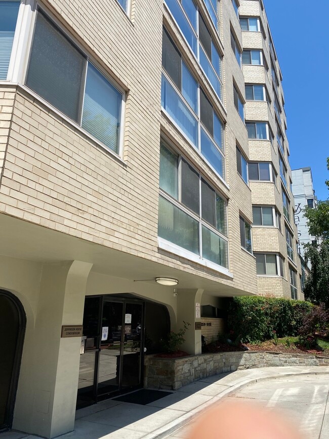 Building Photo - 922 24th St NW Unit 819