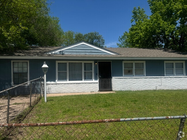 Building Photo - 711 E 52nd Pl N Rental