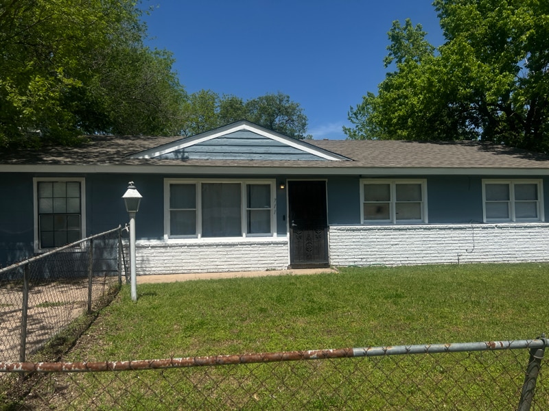 Photo - 711 E 52nd Pl N House