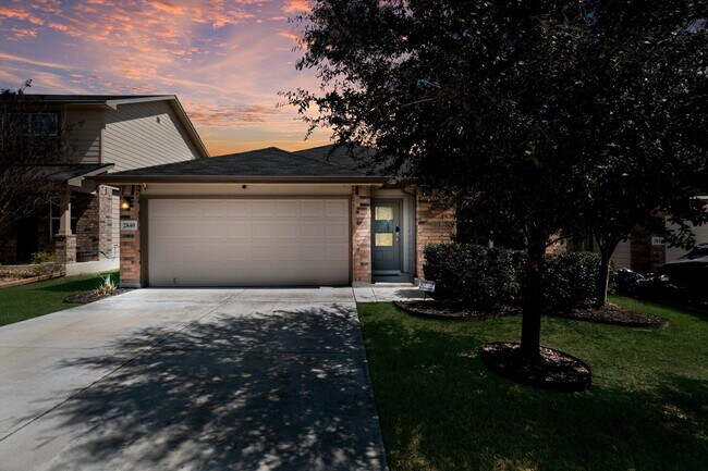 Building Photo - Stylish Home with LVP Flooring, Granite Counters & Appliances Included