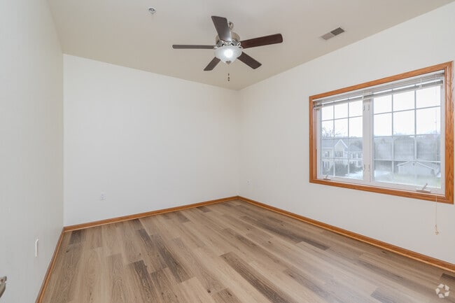 2BR, 1BA - 900SF - Bedroom