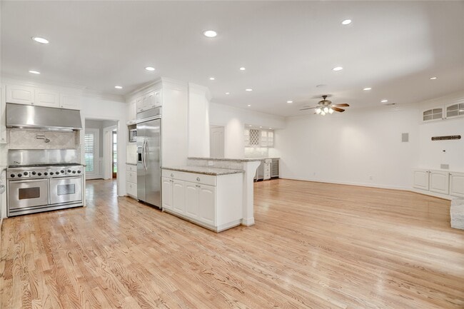 Photo - 6341 Mercer St