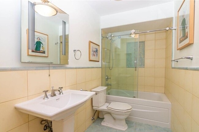 Photo - 2311 4th St Unidad 2311 4th st. 221