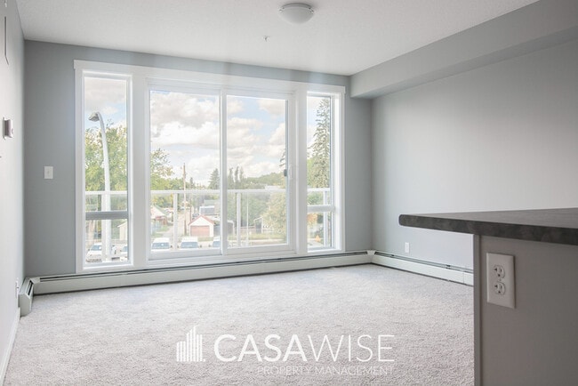 Photo - 9113-111 111 Ave NW