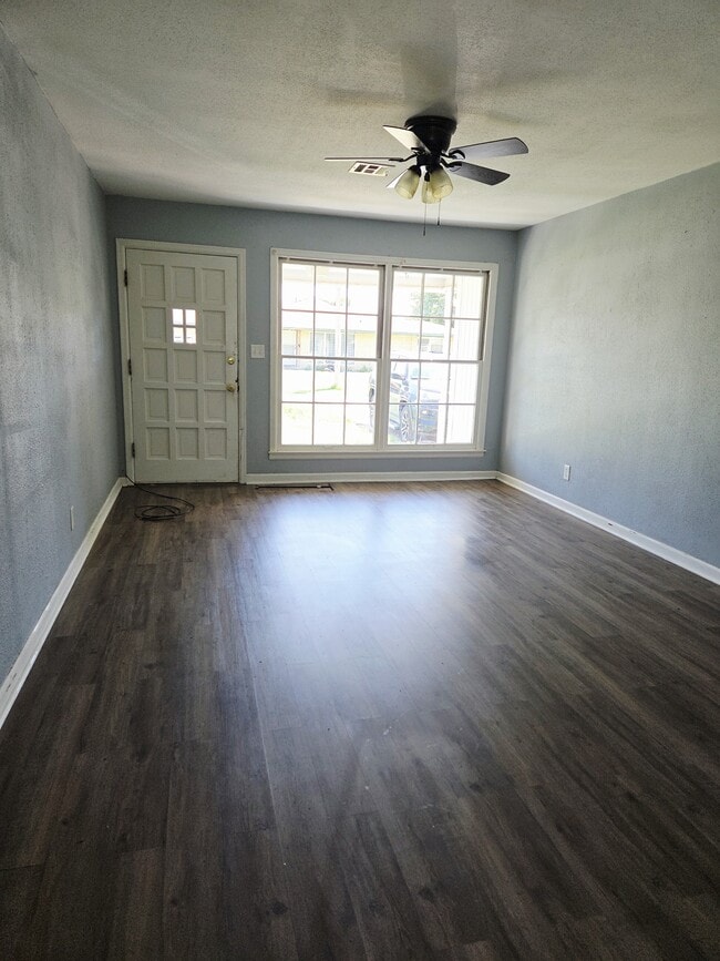 Photo - 418 W Iowa Ave