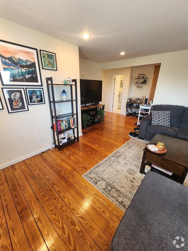 Building Photo - 632 Piermont Ave Unit 2 Rental