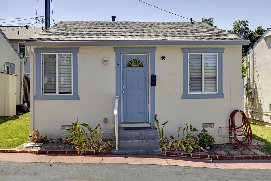 4067 Vineyard Ave