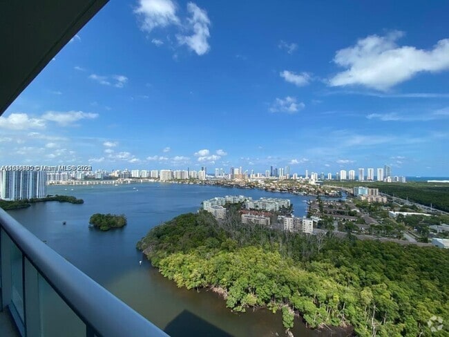 Building Photo - 16385 Biscayne Blvd Rental