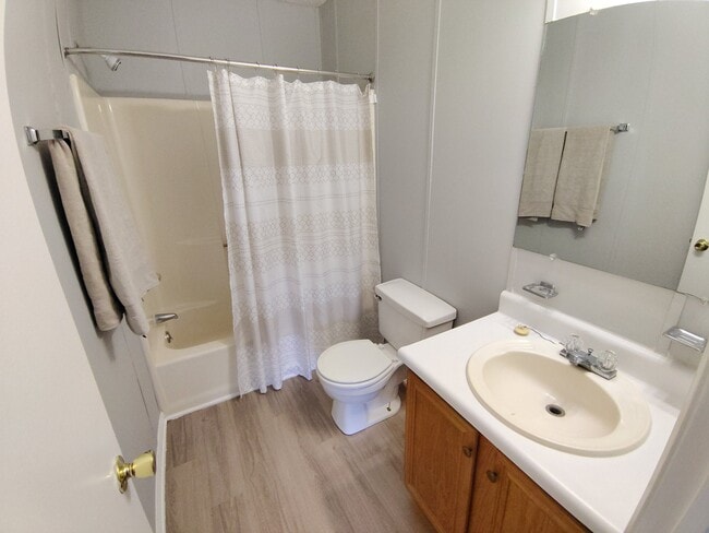 Photo - 16 Duiguid Dr