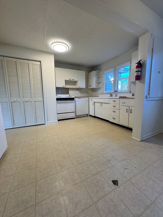 Photo - AVAILABLE FEBRUARY 2026 TILL JULY 2026