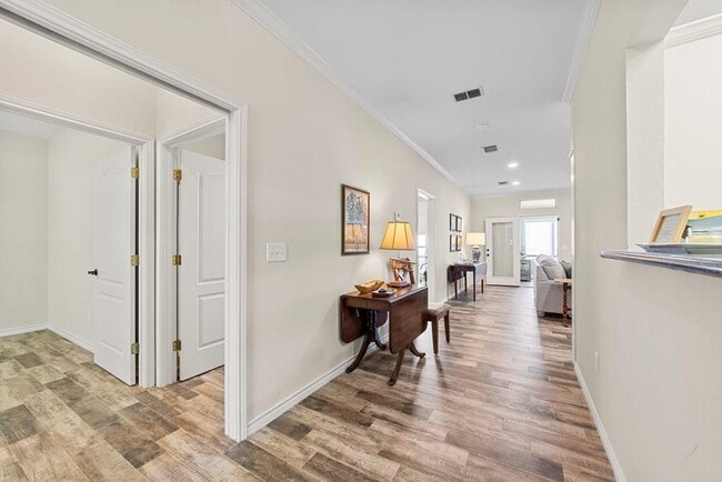 Photo - 1008 Edinburgh Dr