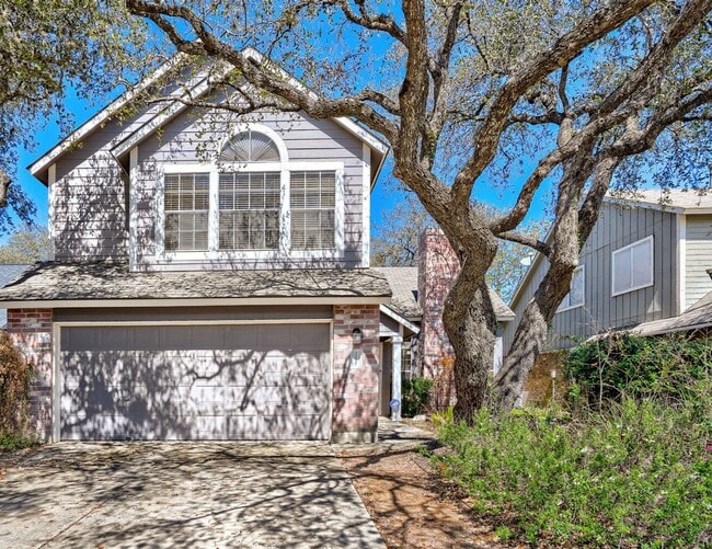 Building Photo - Super Location!