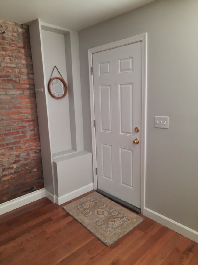 Front Foyer - 3038 Hudson St