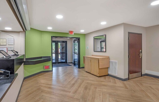Furnished Studio-St. Petersburg - Clearwater - Executive Dr.