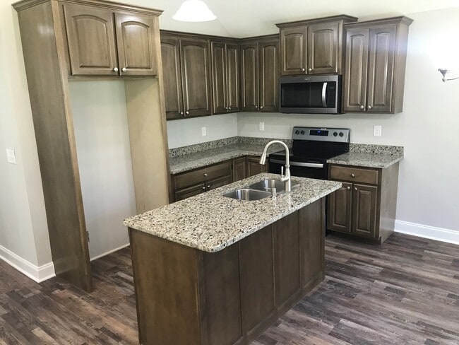 Photo - 708 Delta St