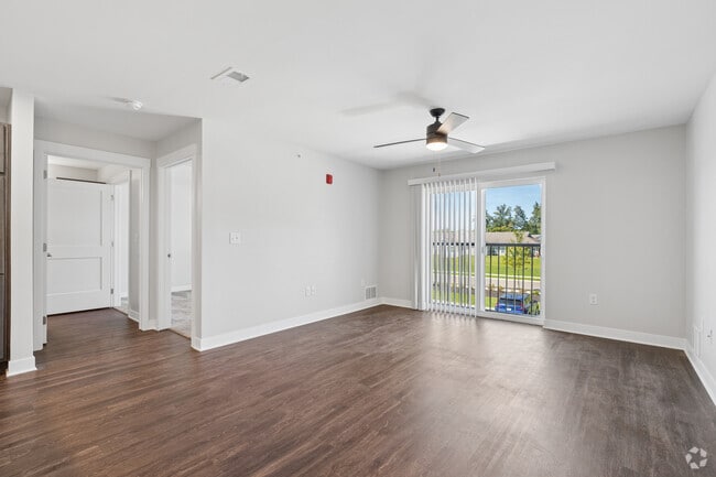 2BR, 2BA - 1,018SF - Living Room
