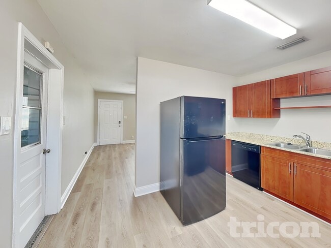 Photo - 3909 W Wallace Ave