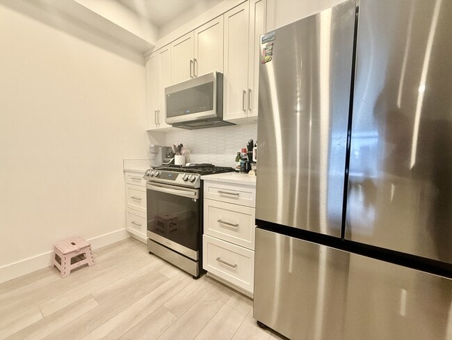 Photo - 22633 Selkirk Ave