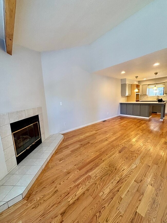Photo - Spacious 3-Bedroom Condo in Prime Golden Location!! Available Now!!