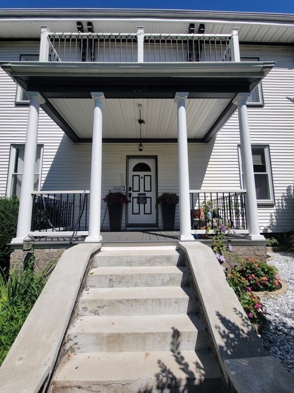 Photo - 107 Munroe St Unit 2