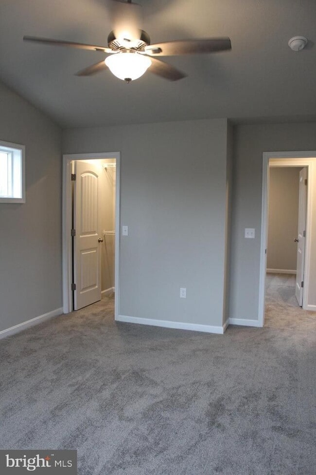 Photo - 642 N College St