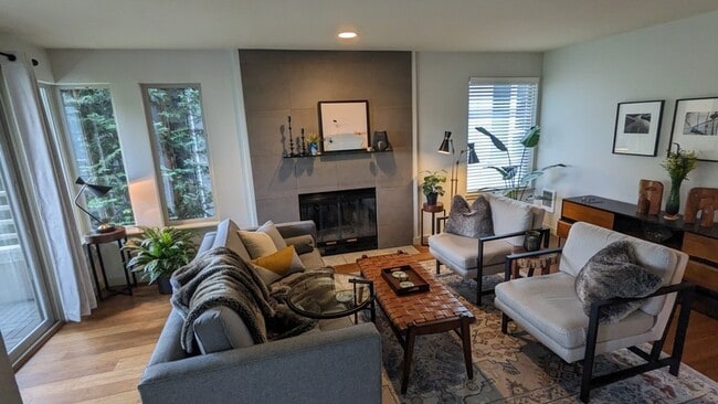 Building Photo - 2145 Dexter Ave N Unit #205