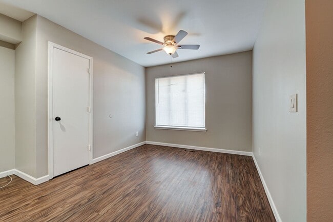 Building Photo - * * * $250 Move-in Special * * * Charming 2-Bedroom / 2-Bathroom Retreat! * * * $250 Move-in Spec...