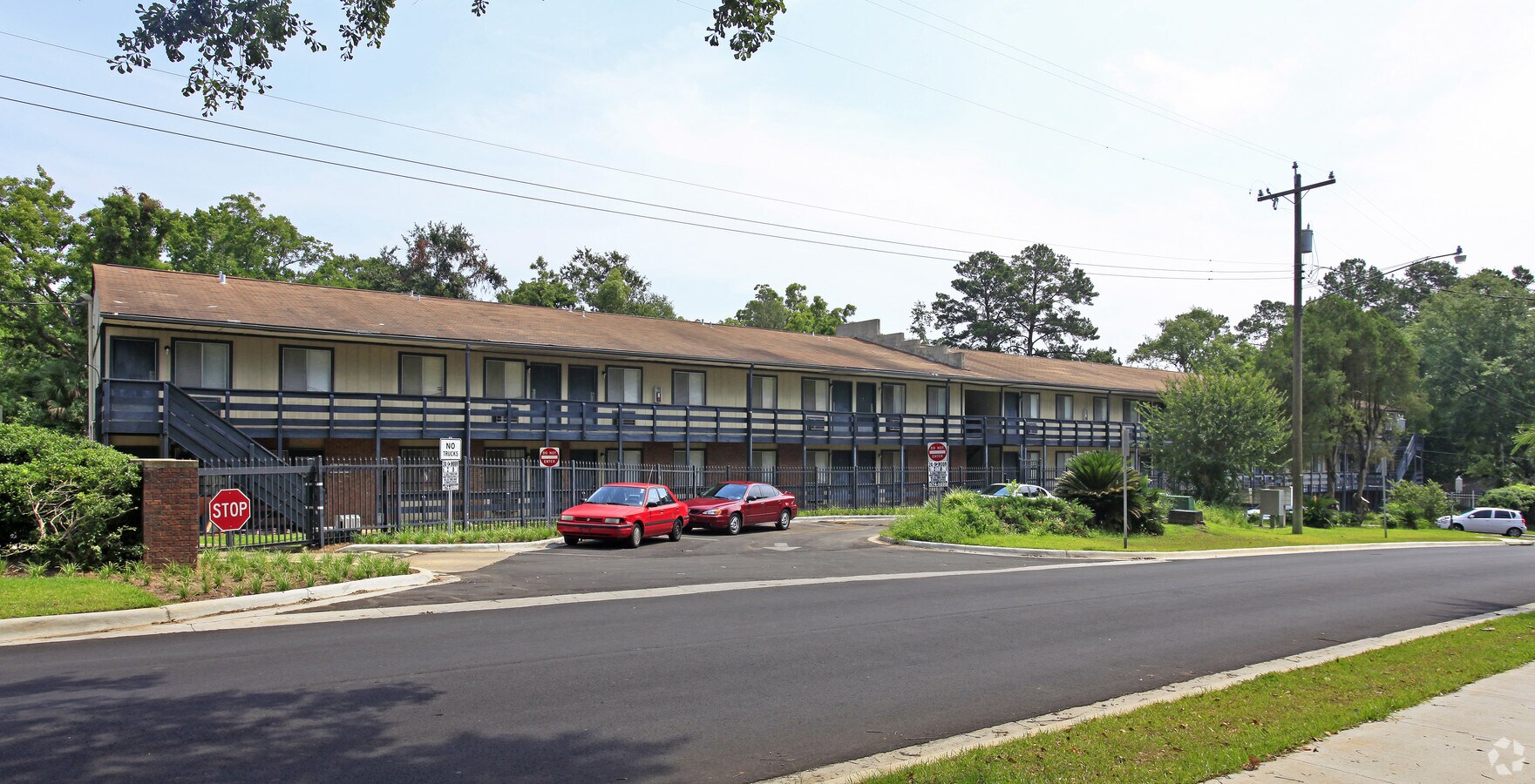 Lake Lodge - Lake Lodge Apartments