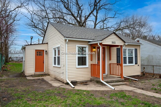 Building Photo - 1665 W 40th Ave