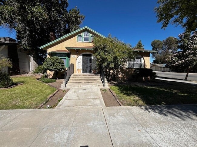 Building Photo - B Street Unit B Steet (Front House)