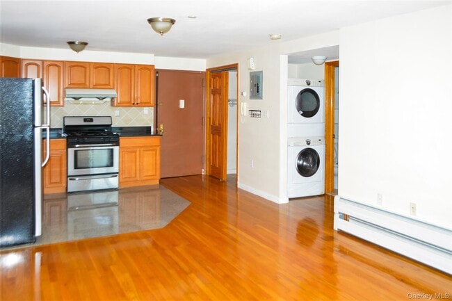 Building Photo - 33-04 214th Pl Rental